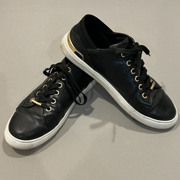 Steve Madden Faux Leather Laced Sneakers | Size 7 - Picture 7 of 7